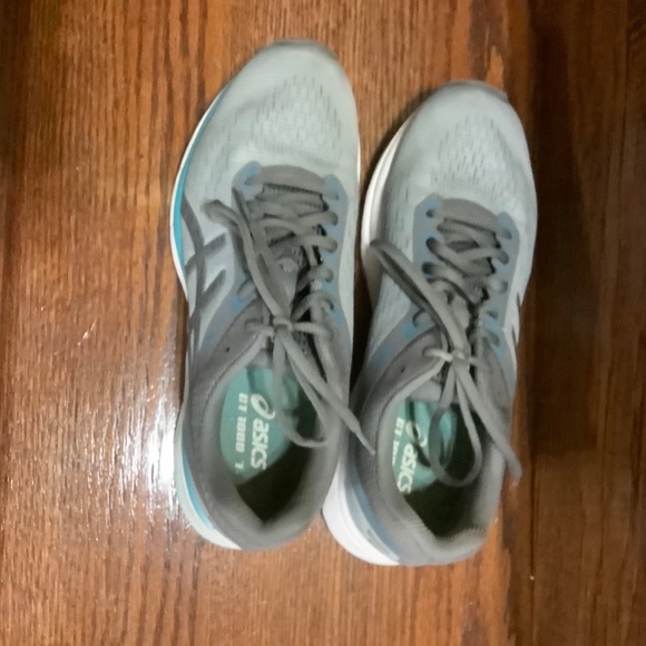 ASICS - Picture 4 of 6